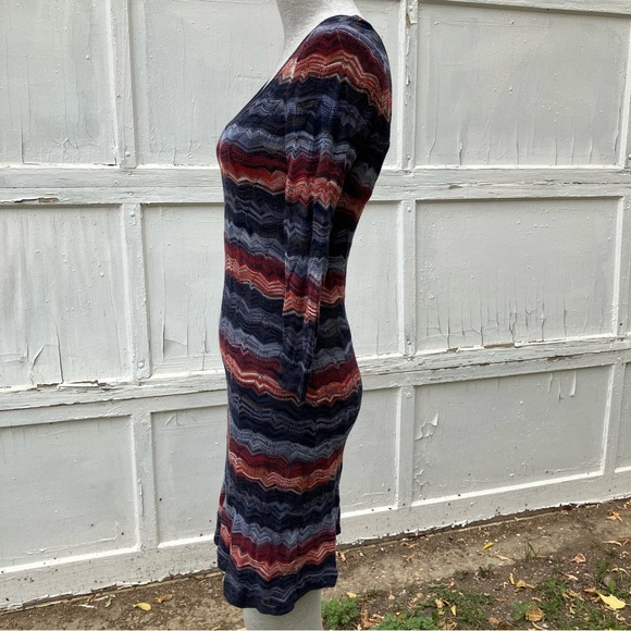 Guess Lightweight Knit Dress Multicolor Chevron 3/4 Sleeves with Navy Blue Slip - Picture 4 of 11